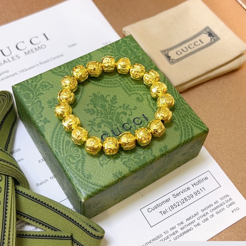 G*u*i bracelets